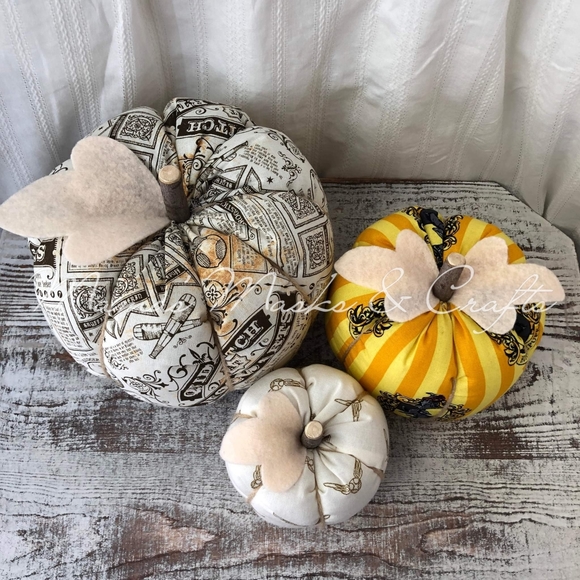 Harry Potter Hufflepuff Inspired Pumpkin Set 🦡 - Picture 2 of 6